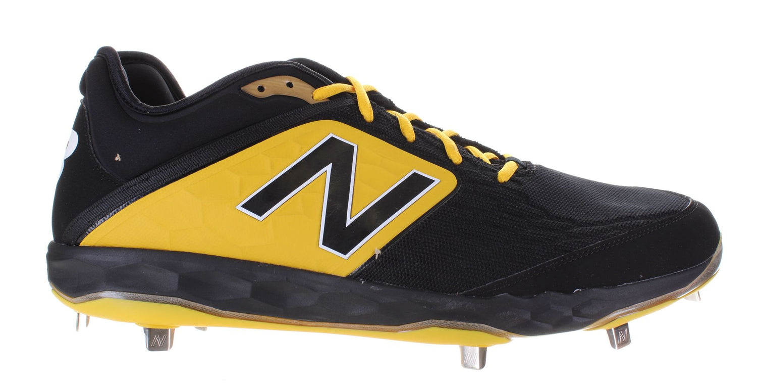 New Balance Mens Cleats Sz 17