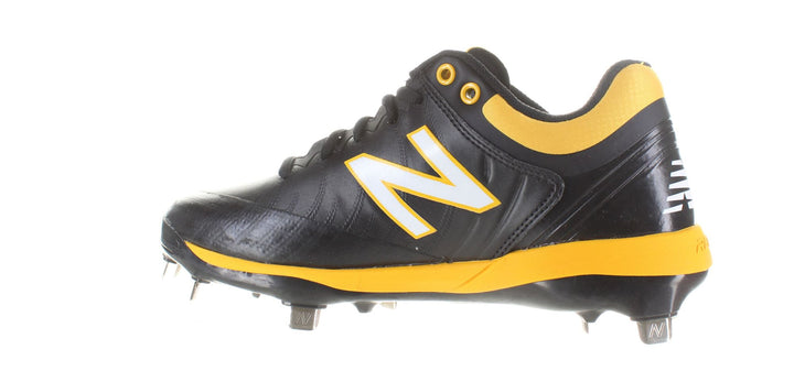 New Balance Mens Cleats Sz 5